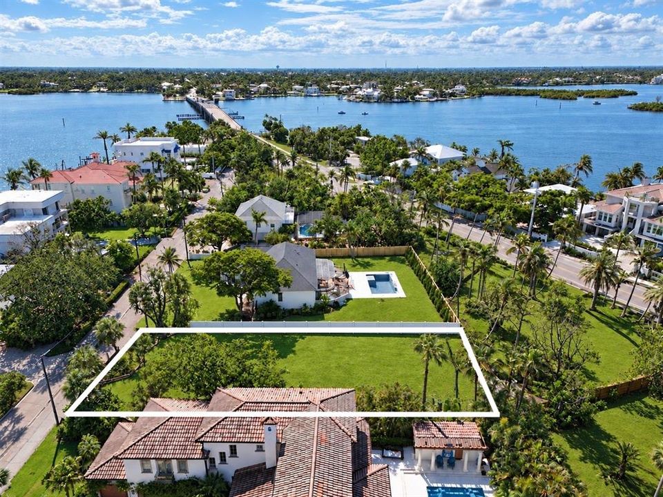 For Sale: $4,190,000 (5 beds, 5 baths, 3001 Square Feet)