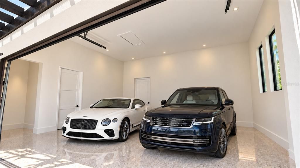 For Sale: $4,190,000 (5 beds, 5 baths, 3001 Square Feet)