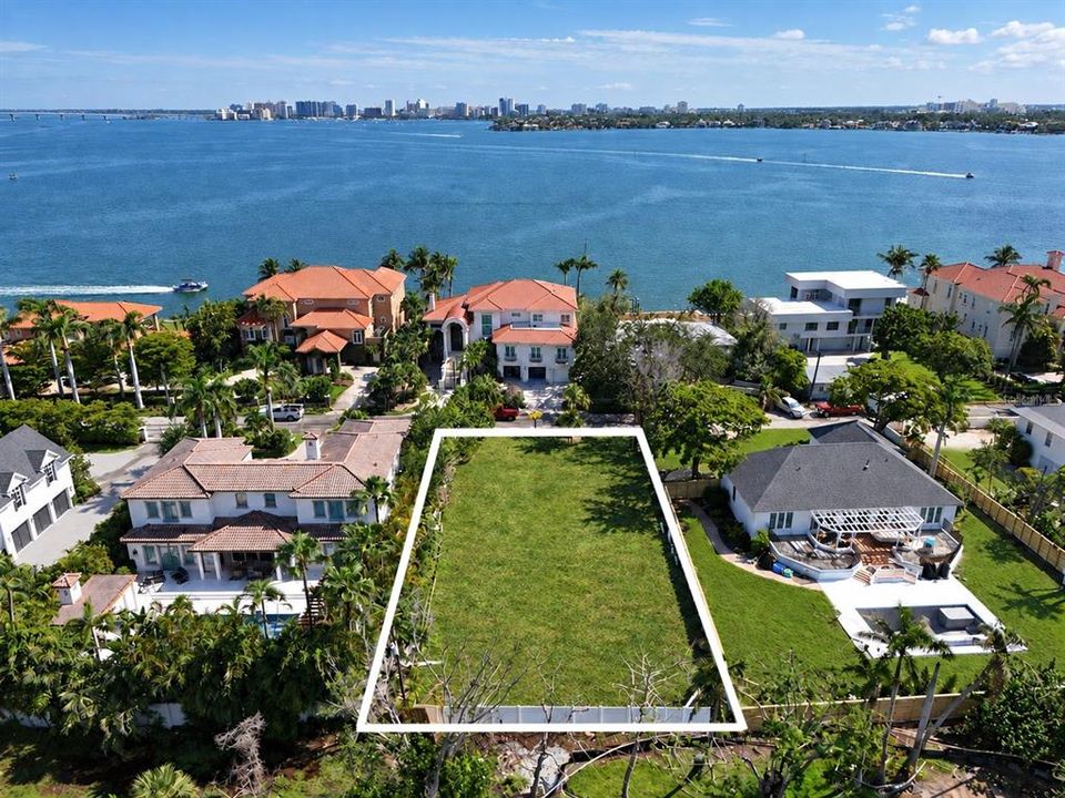 For Sale: $4,190,000 (5 beds, 5 baths, 3001 Square Feet)