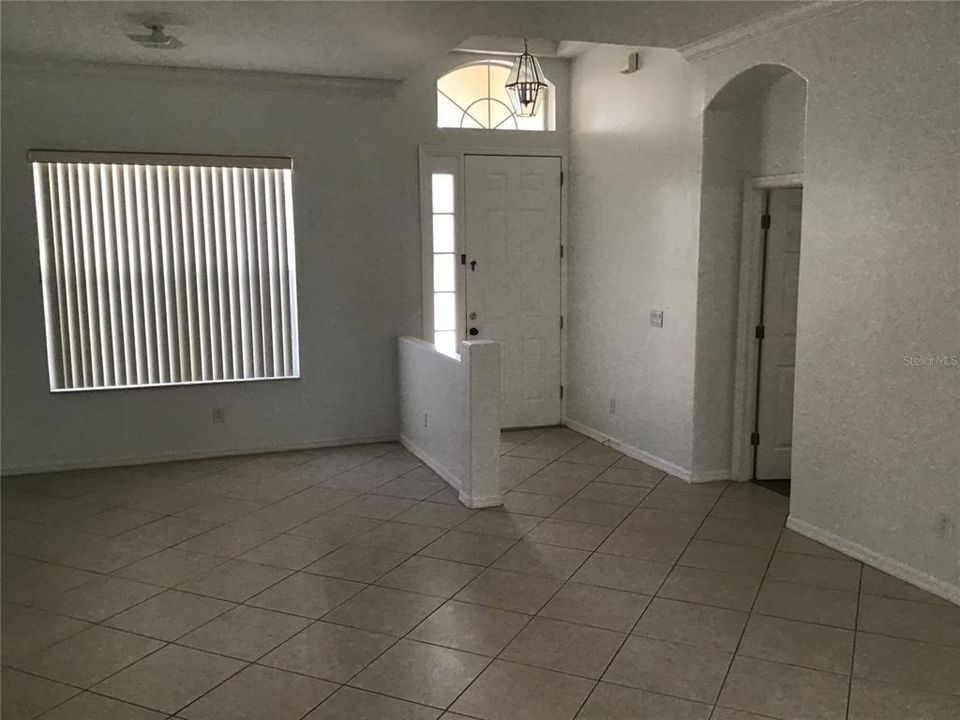 En Renta: $2,800 (4 camas, 3 baños, 2119 Pies cuadrados)