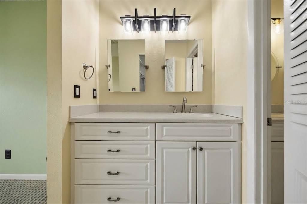 For Sale: $197,500 (2 beds, 2 baths, 985 Square Feet)