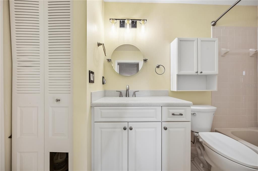 For Sale: $197,500 (2 beds, 2 baths, 985 Square Feet)