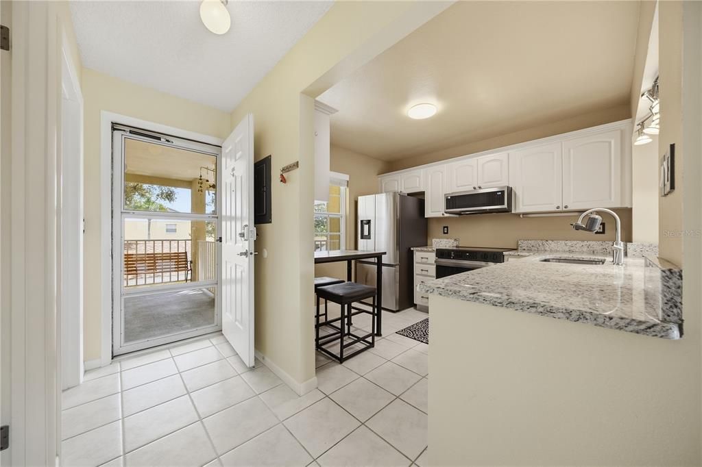 For Sale: $197,500 (2 beds, 2 baths, 985 Square Feet)