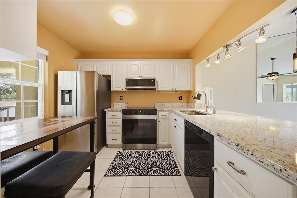 For Sale: $197,500 (2 beds, 2 baths, 985 Square Feet)