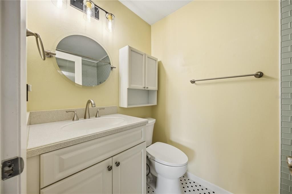For Sale: $197,500 (2 beds, 2 baths, 985 Square Feet)