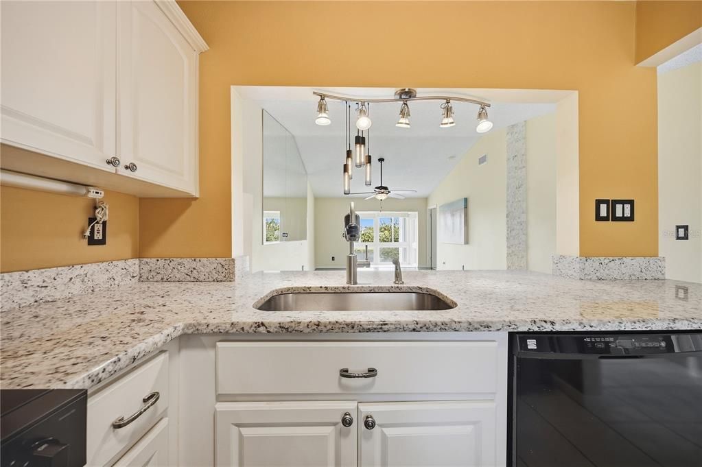 For Sale: $197,500 (2 beds, 2 baths, 985 Square Feet)