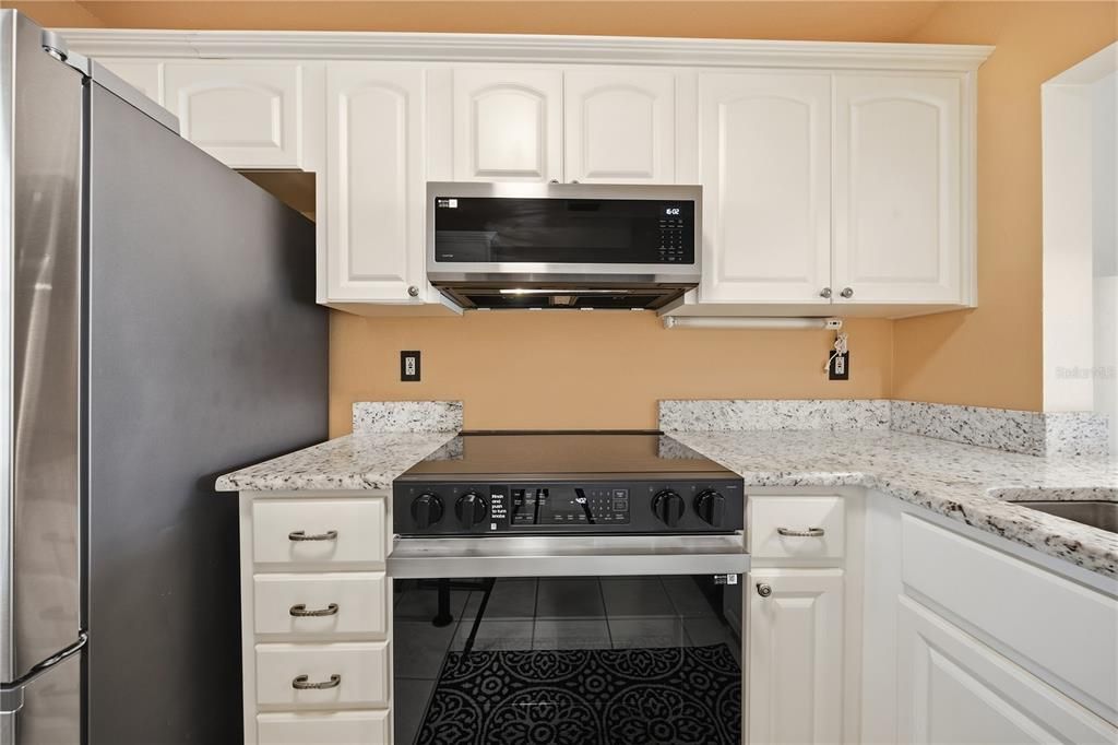 For Sale: $197,500 (2 beds, 2 baths, 985 Square Feet)
