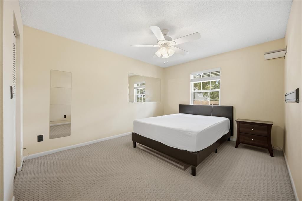 For Sale: $197,500 (2 beds, 2 baths, 985 Square Feet)