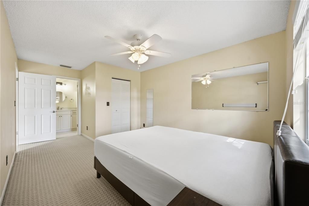 For Sale: $197,500 (2 beds, 2 baths, 985 Square Feet)