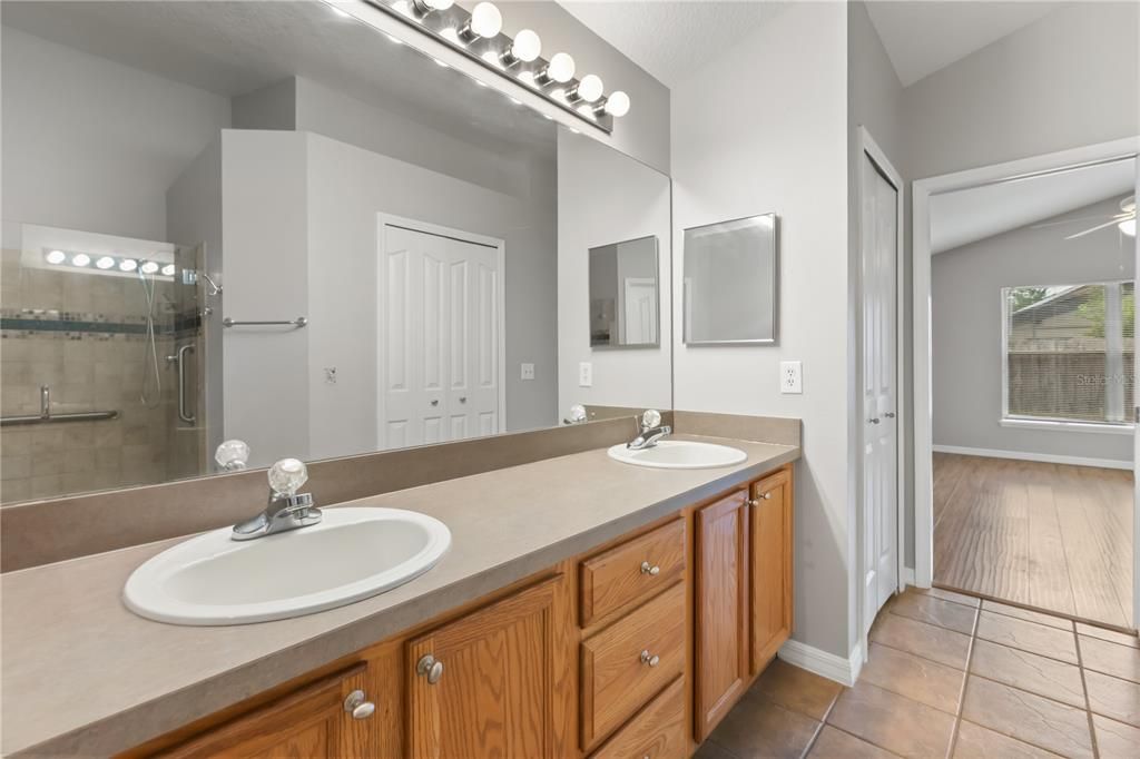 Activo con contrato: $429,000 (3 camas, 2 baños, 1891 Pies cuadrados)