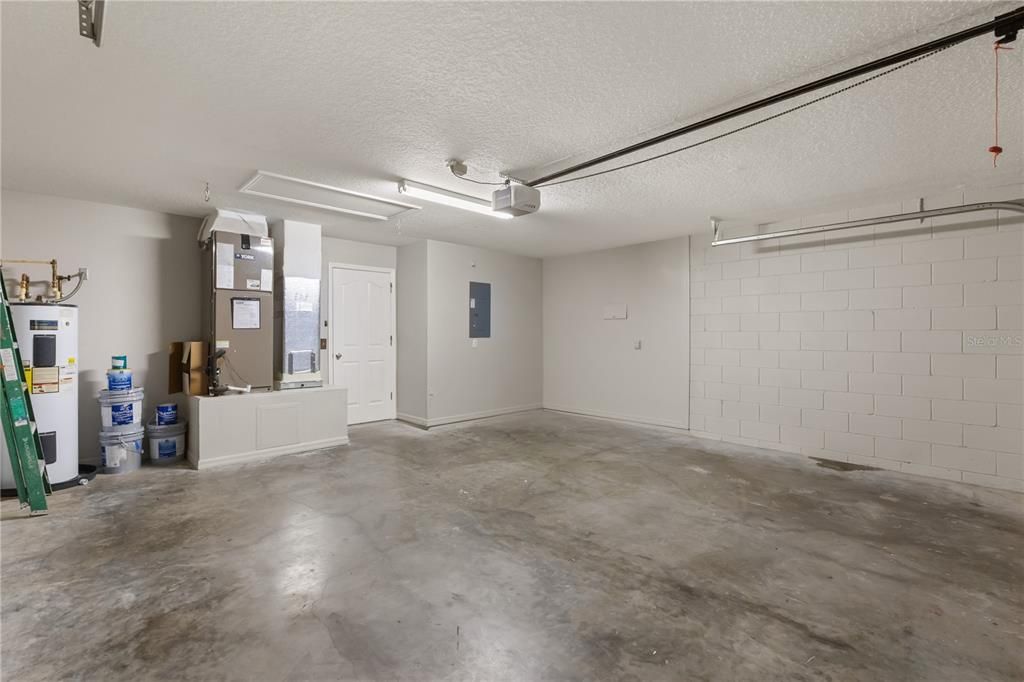 Activo con contrato: $429,000 (3 camas, 2 baños, 1891 Pies cuadrados)
