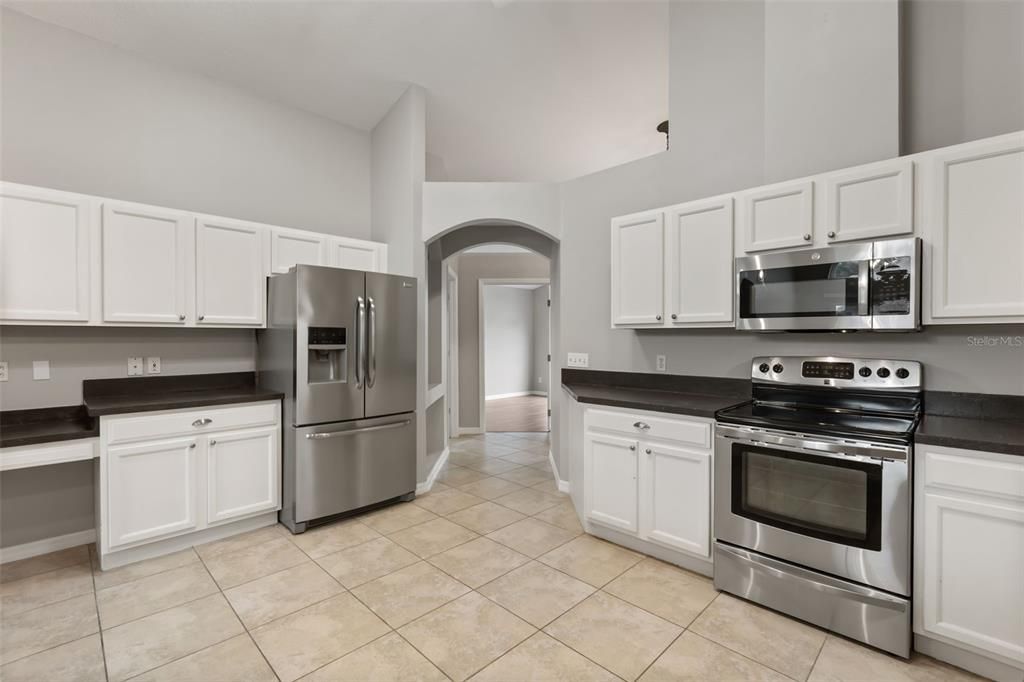 Activo con contrato: $429,000 (3 camas, 2 baños, 1891 Pies cuadrados)