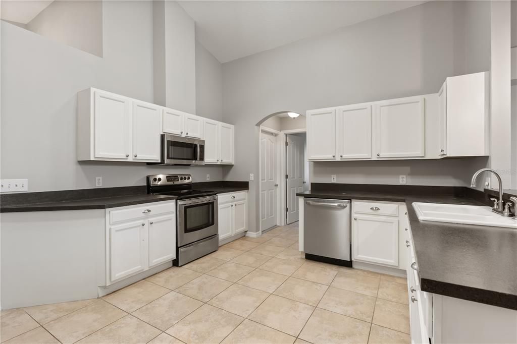 Activo con contrato: $429,000 (3 camas, 2 baños, 1891 Pies cuadrados)