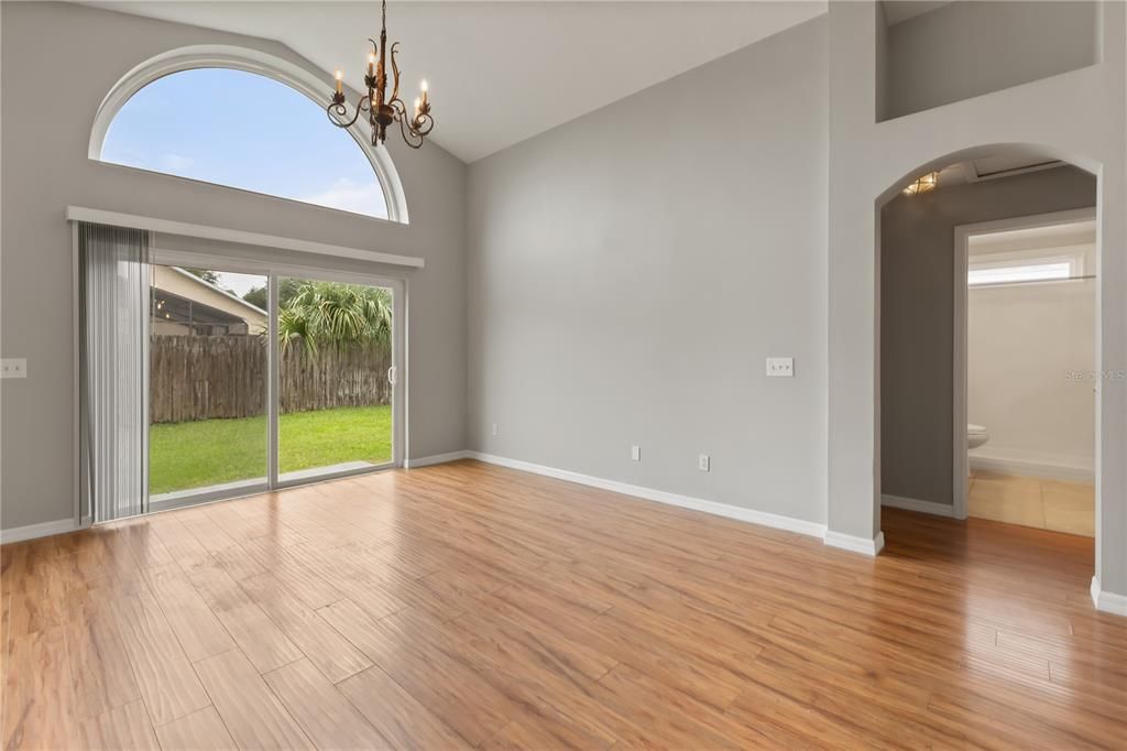 Activo con contrato: $429,000 (3 camas, 2 baños, 1891 Pies cuadrados)