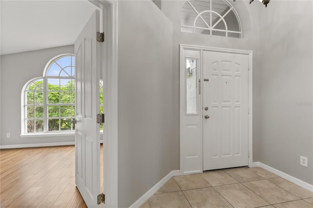 Activo con contrato: $429,000 (3 camas, 2 baños, 1891 Pies cuadrados)