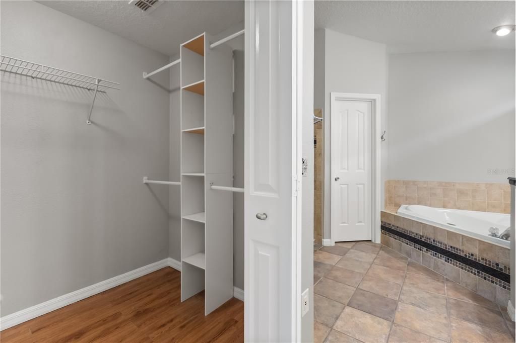 Activo con contrato: $429,000 (3 camas, 2 baños, 1891 Pies cuadrados)