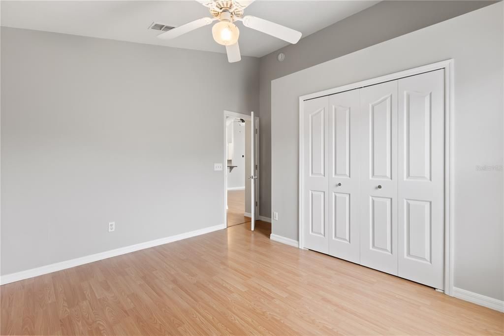 Activo con contrato: $429,000 (3 camas, 2 baños, 1891 Pies cuadrados)