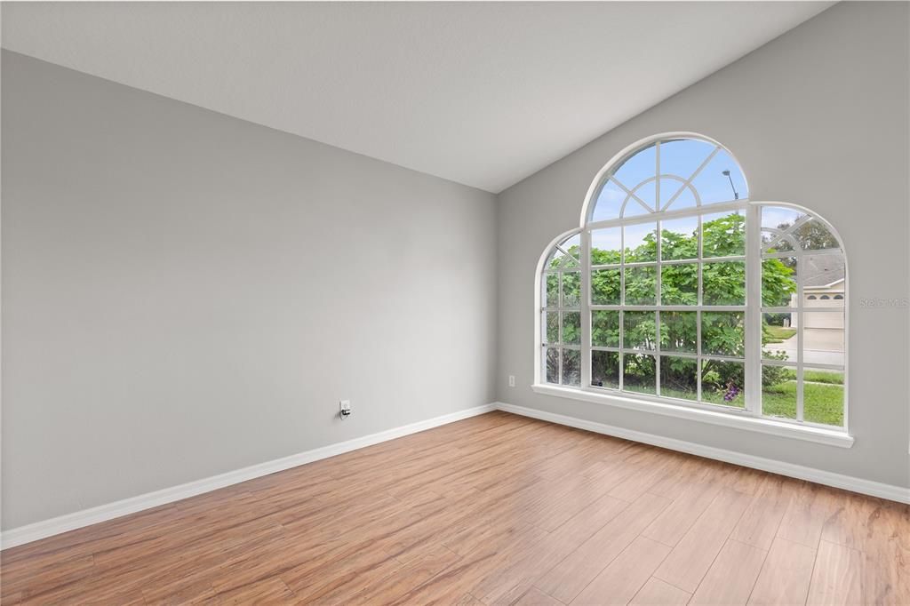 Activo con contrato: $429,000 (3 camas, 2 baños, 1891 Pies cuadrados)