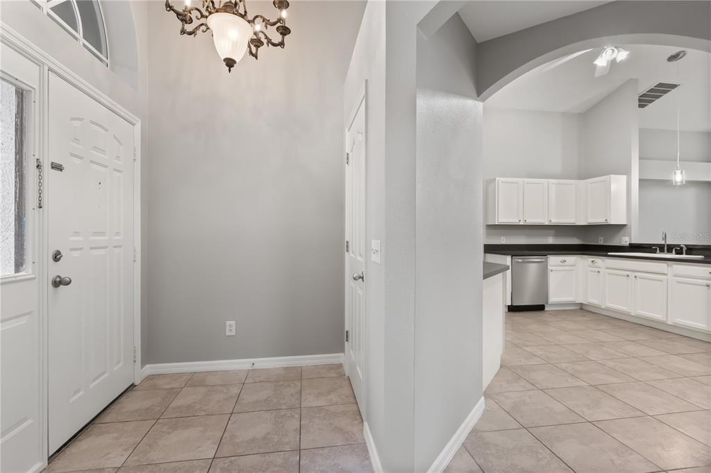 Activo con contrato: $429,000 (3 camas, 2 baños, 1891 Pies cuadrados)