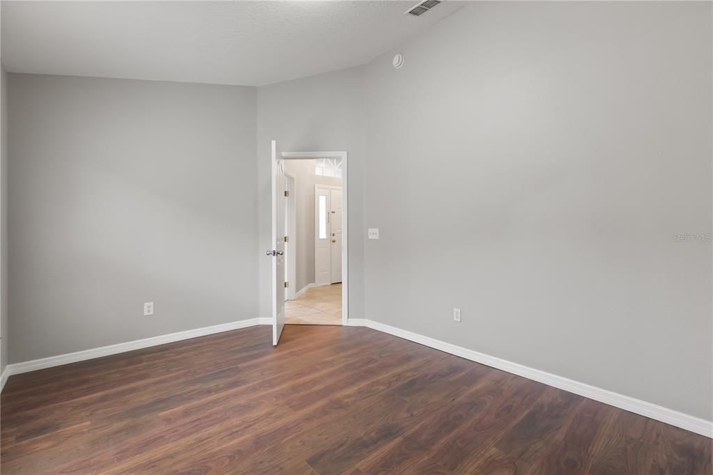 Activo con contrato: $429,000 (3 camas, 2 baños, 1891 Pies cuadrados)