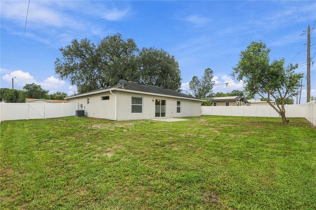 For Sale: $350,000 (3 beds, 2 baths, 1296 Square Feet)