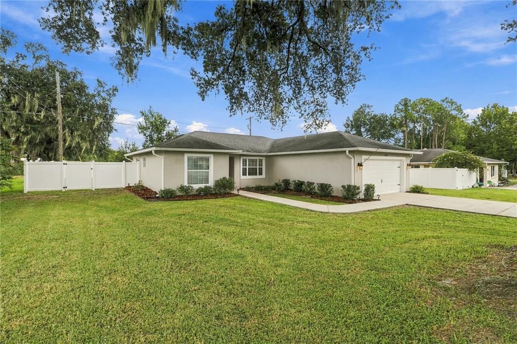 For Sale: $350,000 (3 beds, 2 baths, 1296 Square Feet)