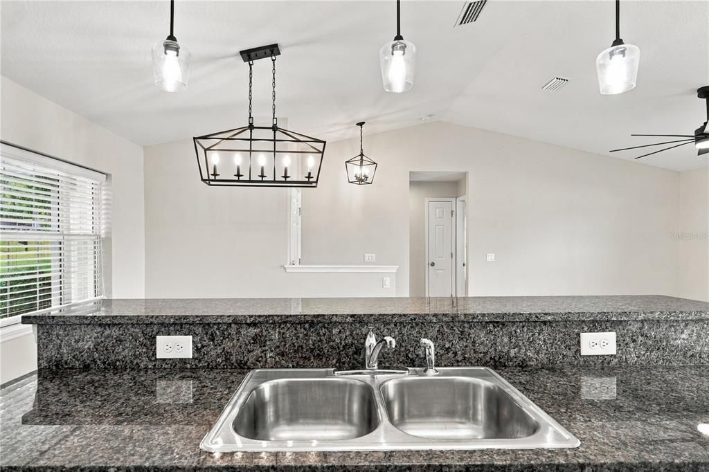 For Sale: $350,000 (3 beds, 2 baths, 1296 Square Feet)
