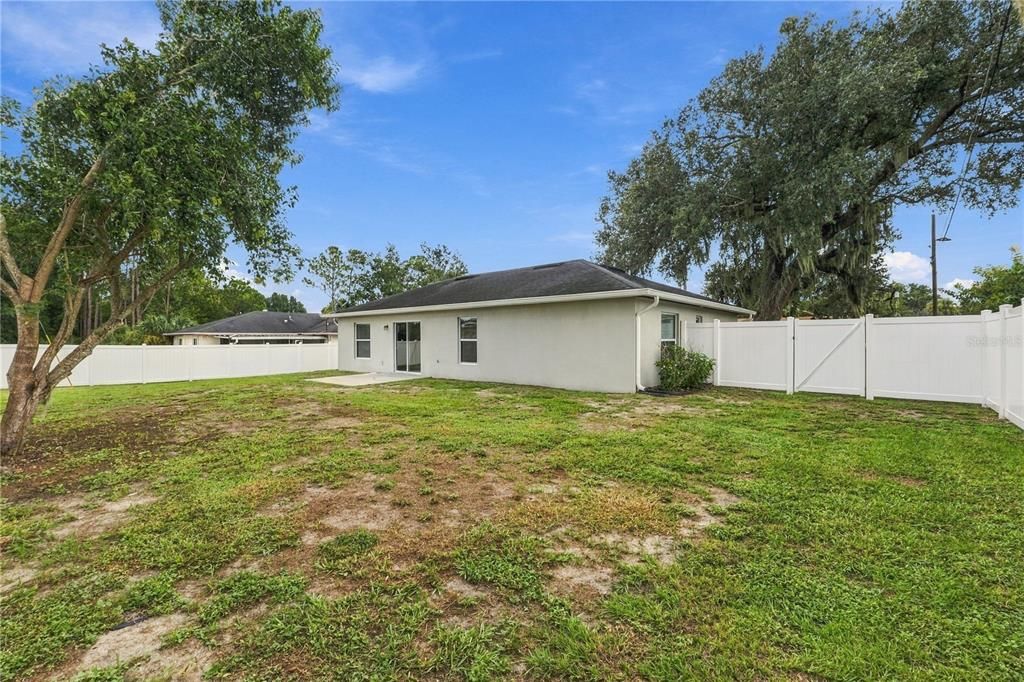 For Sale: $350,000 (3 beds, 2 baths, 1296 Square Feet)
