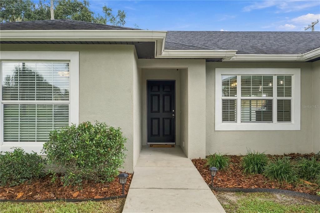 For Sale: $350,000 (3 beds, 2 baths, 1296 Square Feet)
