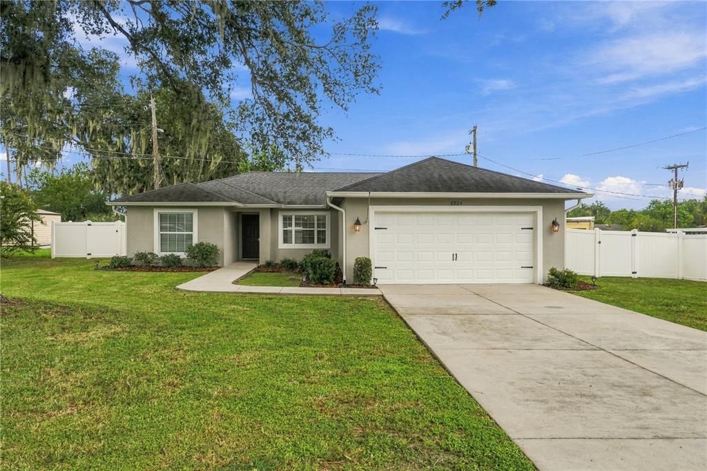 For Sale: $350,000 (3 beds, 2 baths, 1296 Square Feet)