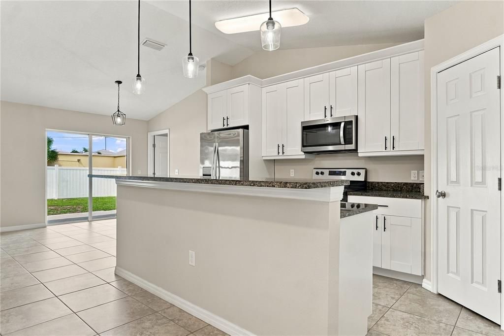 For Sale: $350,000 (3 beds, 2 baths, 1296 Square Feet)