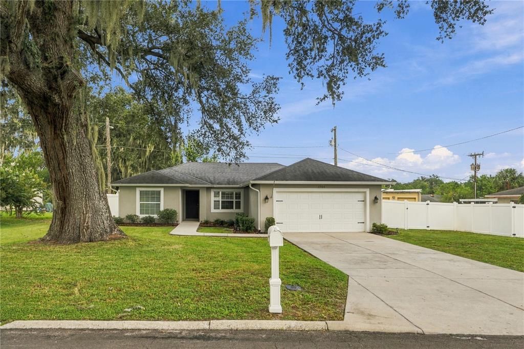For Sale: $350,000 (3 beds, 2 baths, 1296 Square Feet)