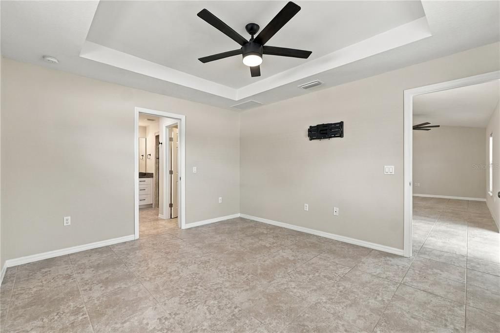 For Sale: $350,000 (3 beds, 2 baths, 1296 Square Feet)