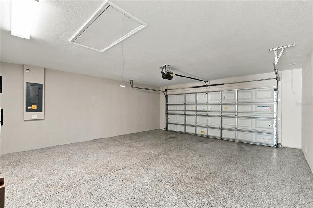 For Sale: $350,000 (3 beds, 2 baths, 1296 Square Feet)
