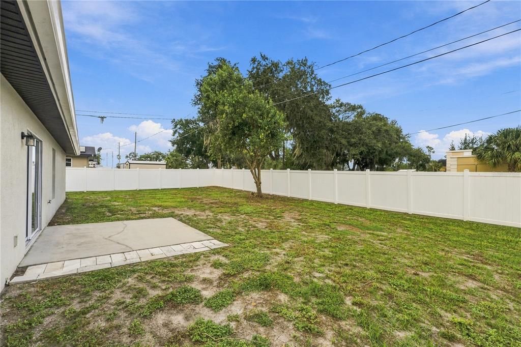 For Sale: $350,000 (3 beds, 2 baths, 1296 Square Feet)