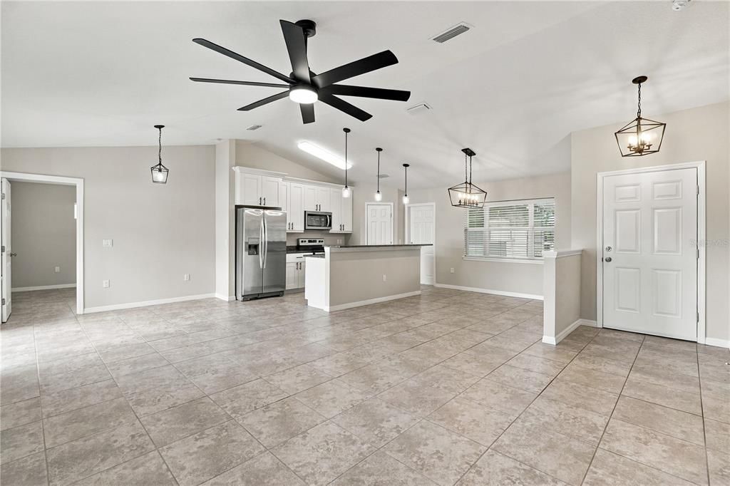 For Sale: $350,000 (3 beds, 2 baths, 1296 Square Feet)