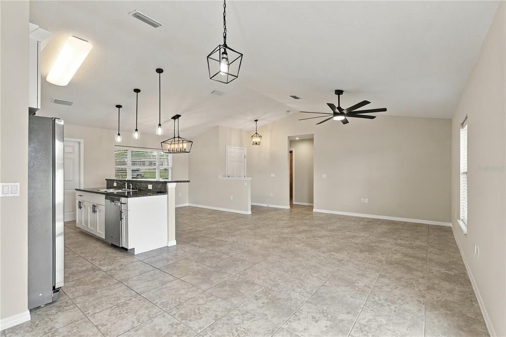For Sale: $350,000 (3 beds, 2 baths, 1296 Square Feet)