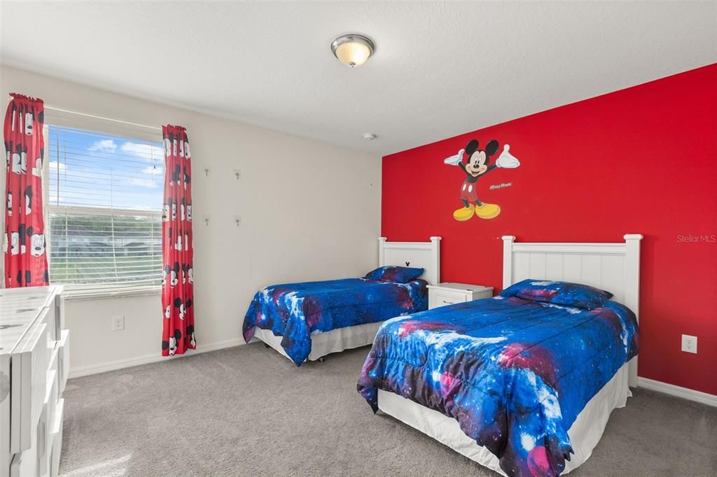 For Sale: $365,000 (4 beds, 3 baths, 1907 Square Feet)