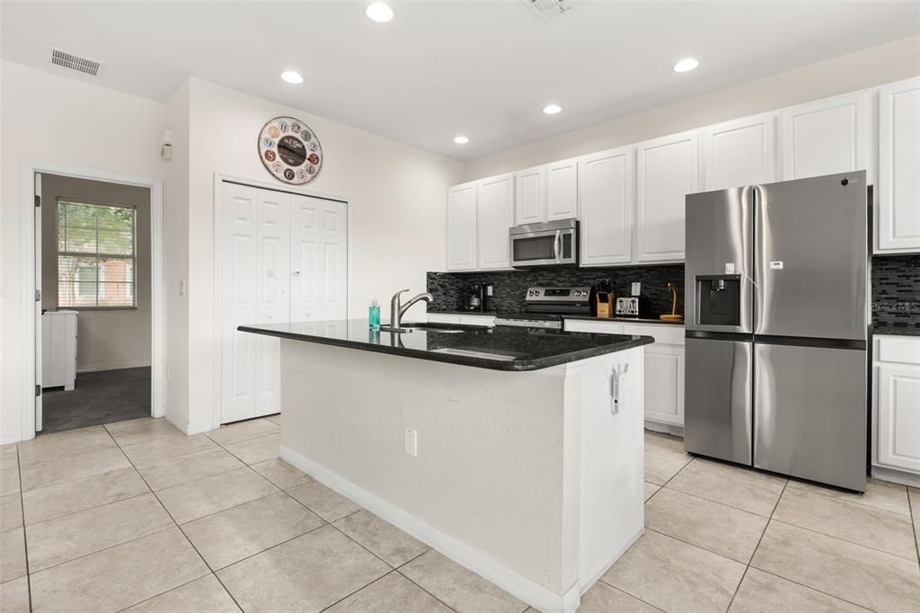 For Sale: $365,000 (4 beds, 3 baths, 1907 Square Feet)