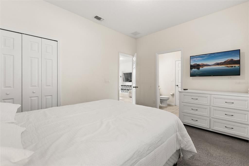 For Sale: $365,000 (4 beds, 3 baths, 1907 Square Feet)