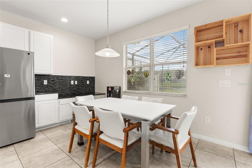 For Sale: $365,000 (4 beds, 3 baths, 1907 Square Feet)