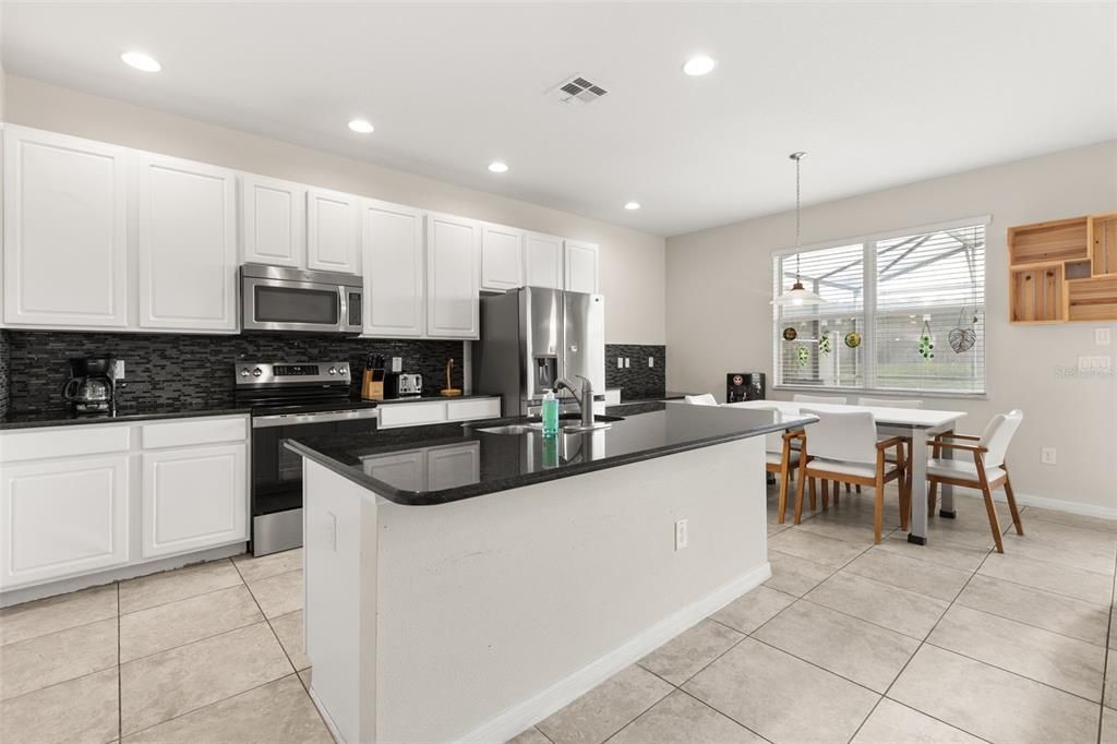 For Sale: $365,000 (4 beds, 3 baths, 1907 Square Feet)
