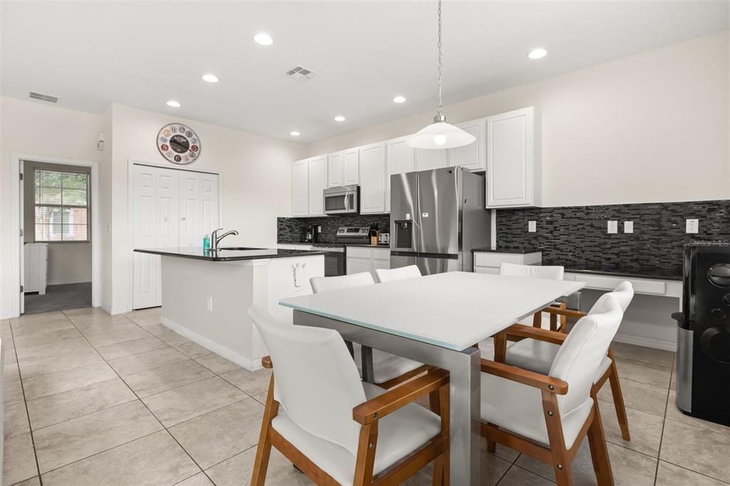 For Sale: $365,000 (4 beds, 3 baths, 1907 Square Feet)