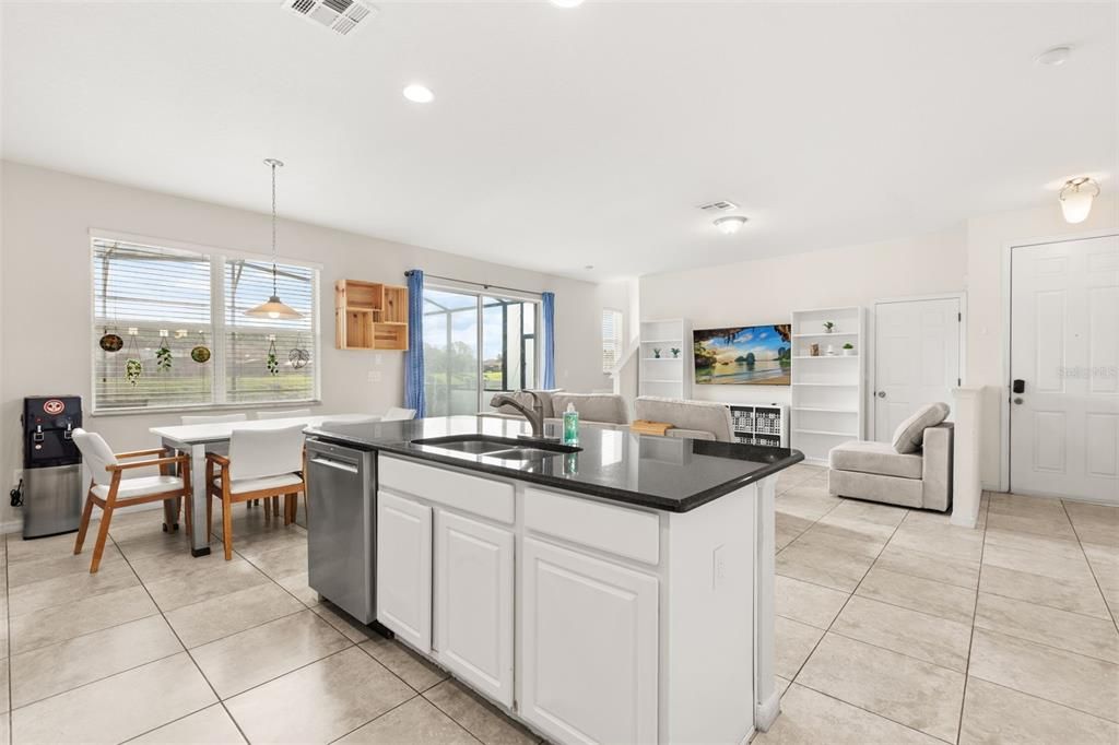 For Sale: $365,000 (4 beds, 3 baths, 1907 Square Feet)