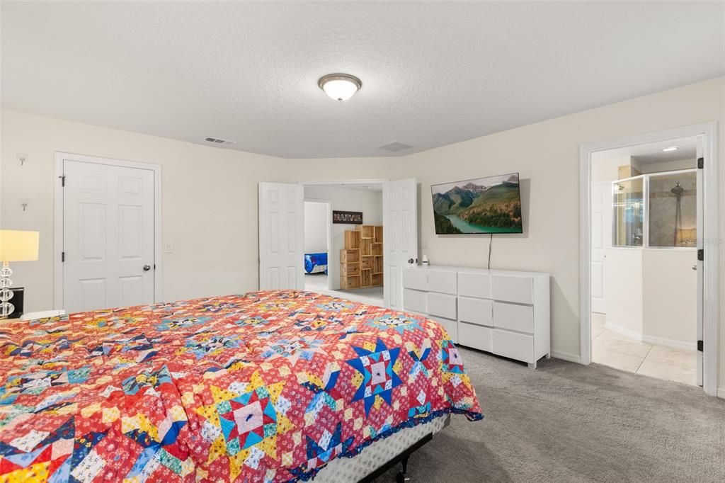 For Sale: $365,000 (4 beds, 3 baths, 1907 Square Feet)