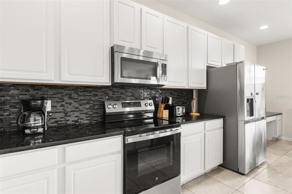 For Sale: $365,000 (4 beds, 3 baths, 1907 Square Feet)