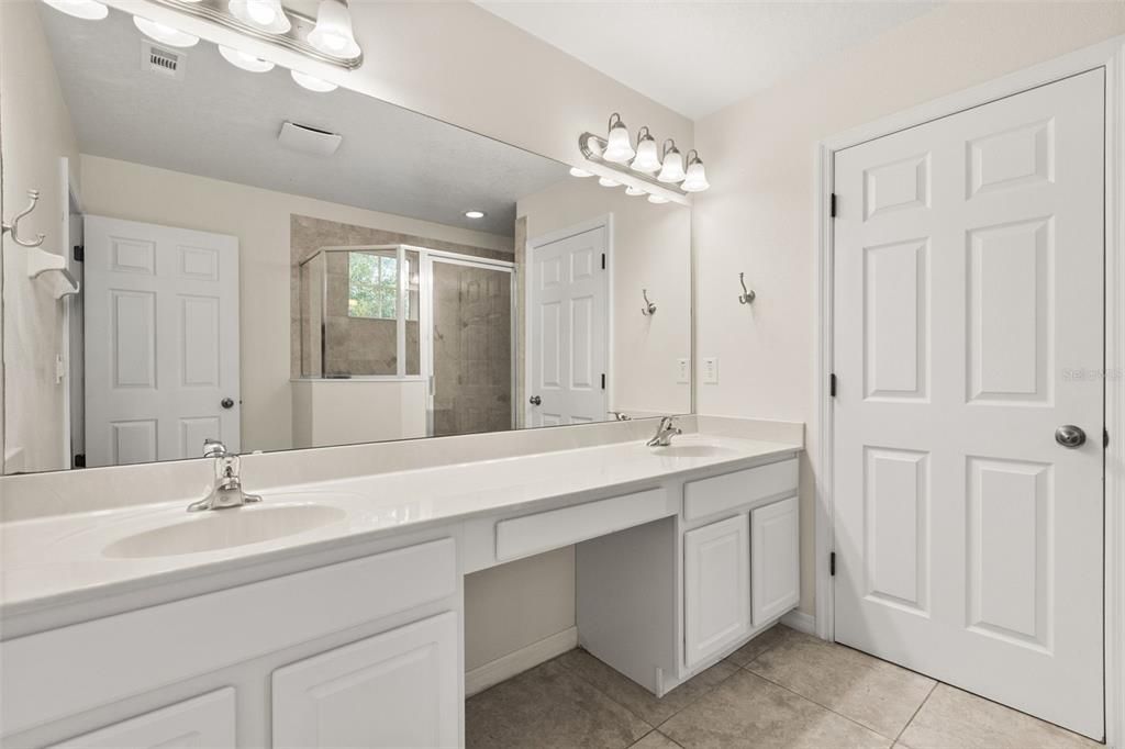 For Sale: $365,000 (4 beds, 3 baths, 1907 Square Feet)