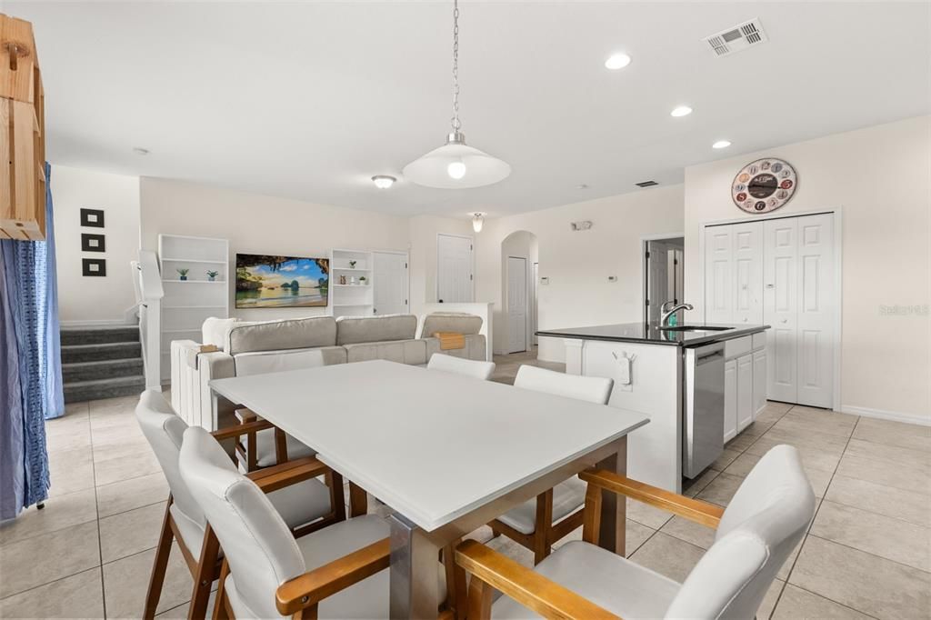 For Sale: $365,000 (4 beds, 3 baths, 1907 Square Feet)