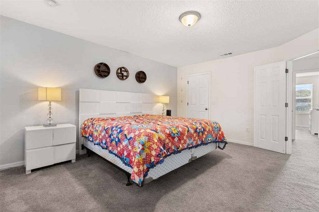 For Sale: $365,000 (4 beds, 3 baths, 1907 Square Feet)