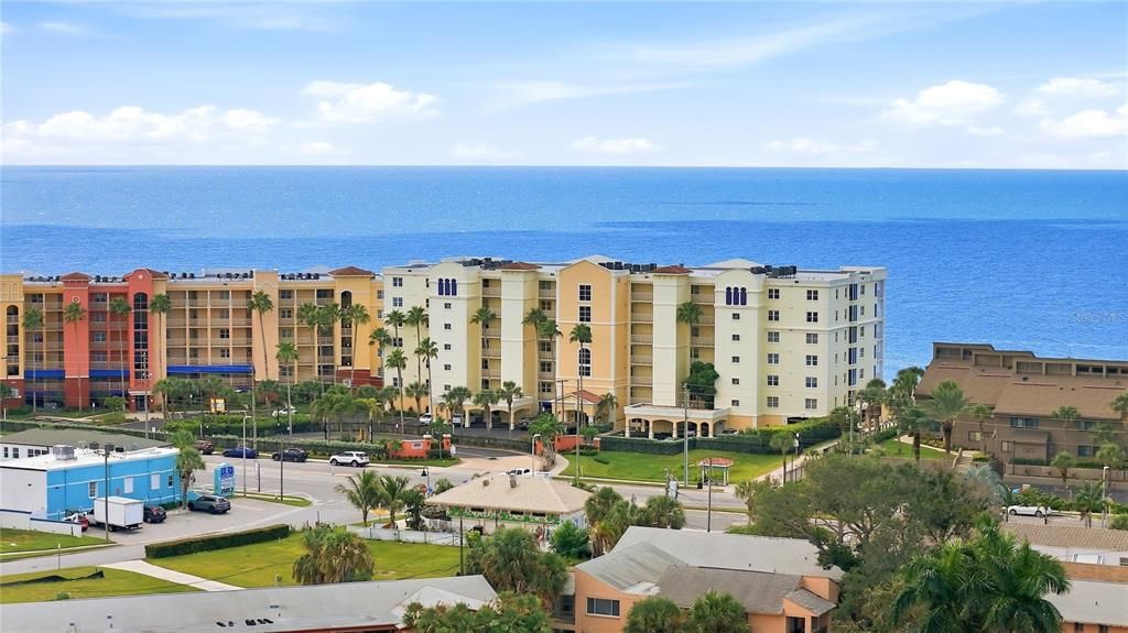 Active With Contract: $2,325,000 (3 beds, 3 baths, 2227 Square Feet)